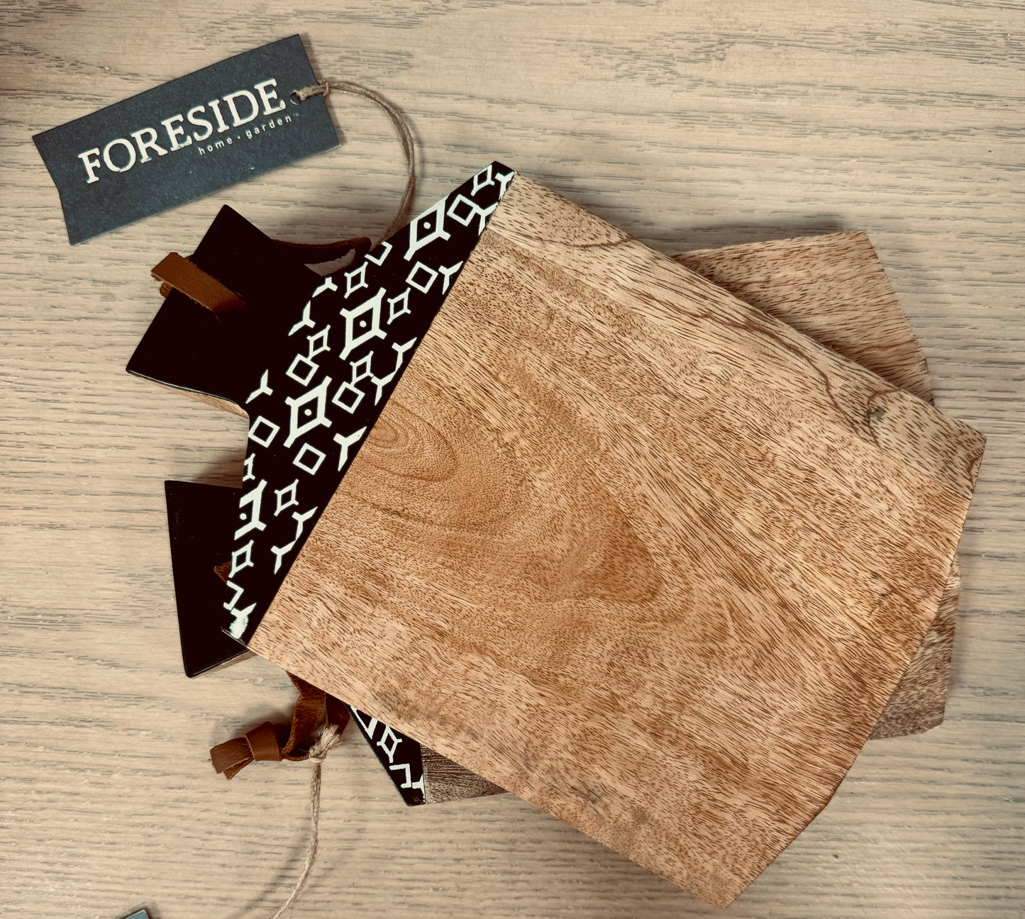 BLACK GEO CUTTING BOARD