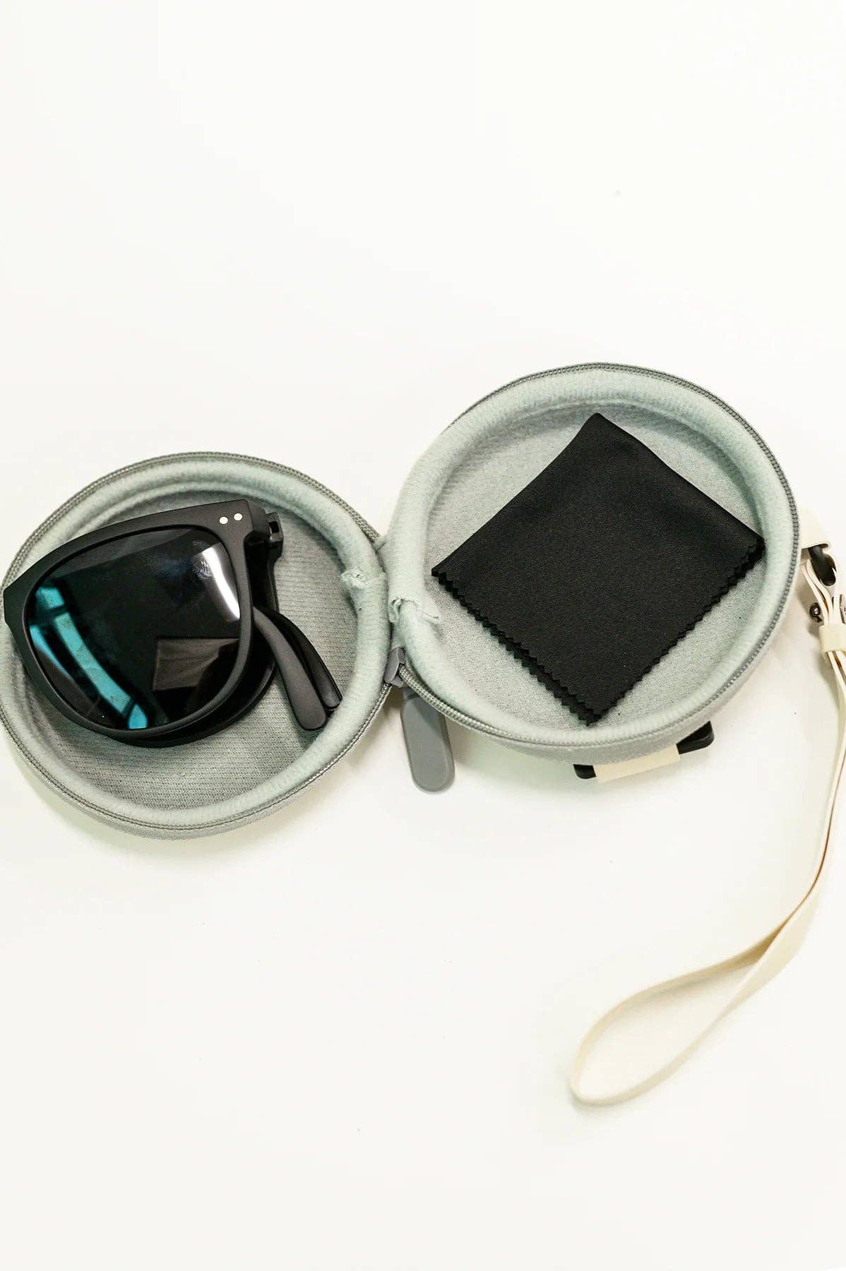 Collapsible Girlfriend Sunnies & Case in Black: OS