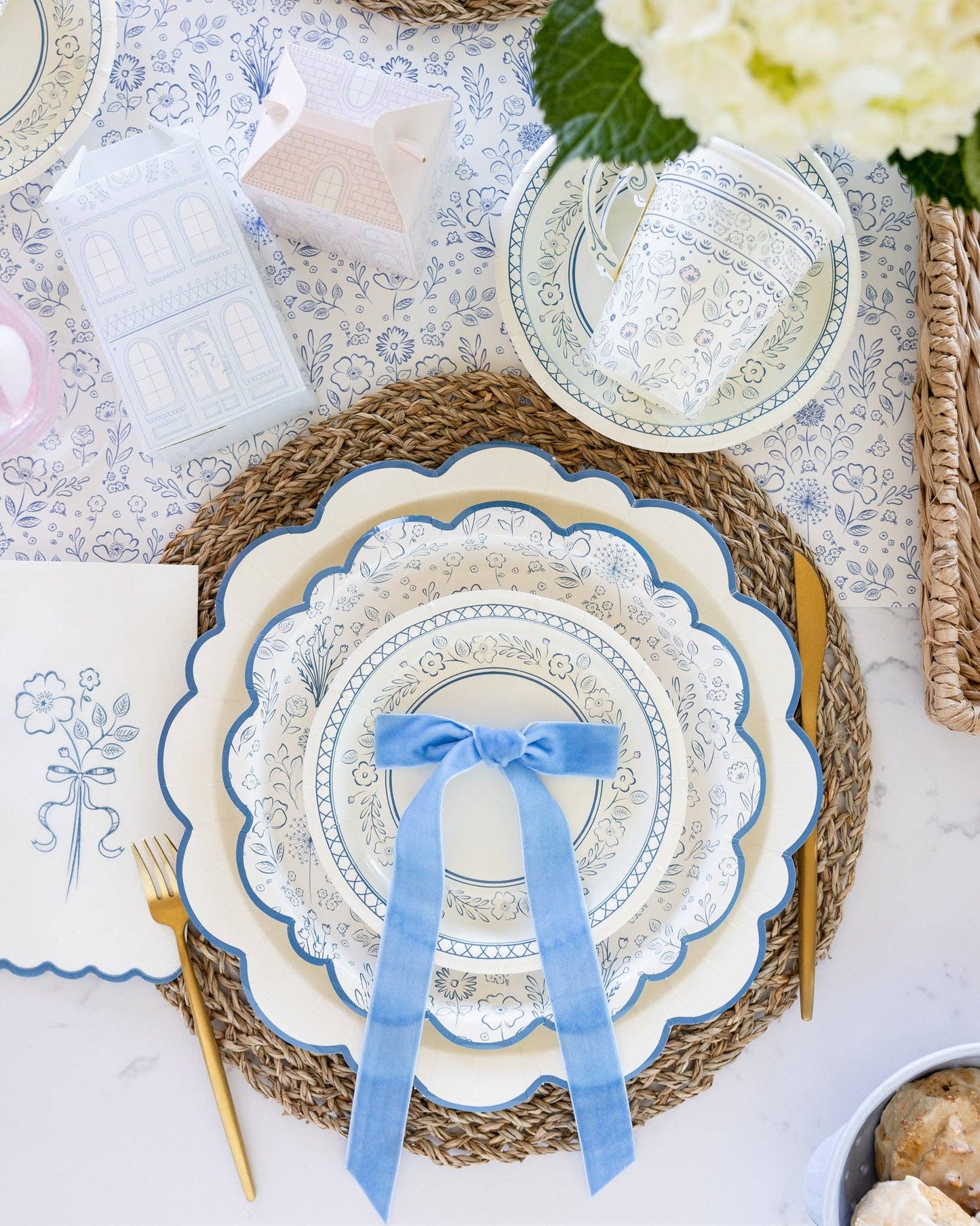 My Mind’s Eye - PEM1020 - Pembroke Floral Paper Table Runner