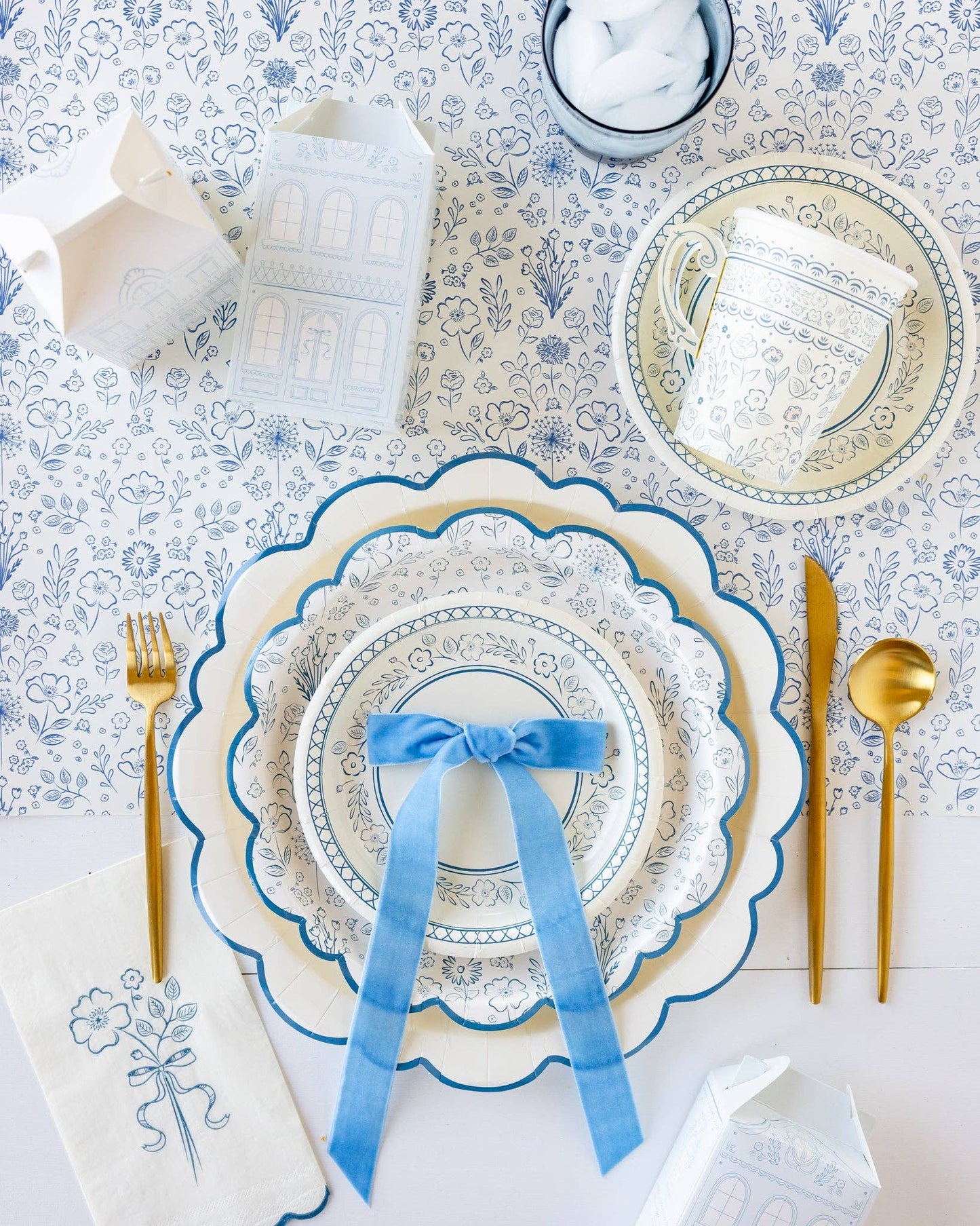 My Mind’s Eye - PEM1042 - Pembroke Cream with Blue Edge 12" Paper Plate