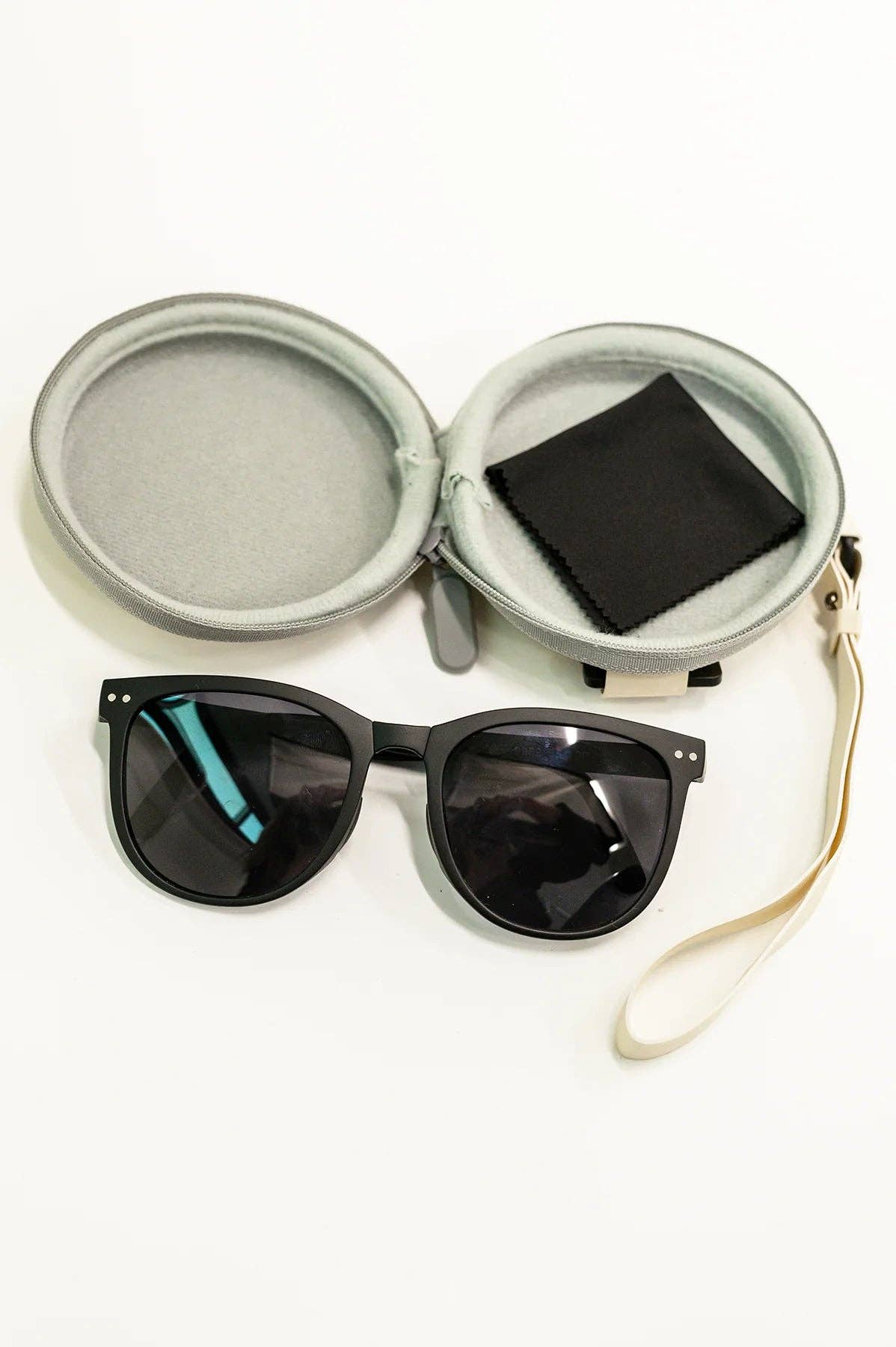Collapsible Girlfriend Sunnies & Case in Black: OS